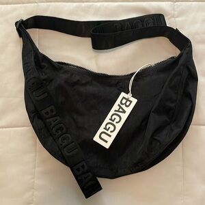 BAGGU Medium Nylon Crescent Bag
